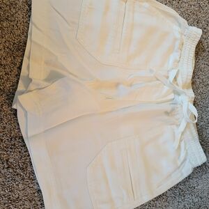 Talbots Women's Off-White Cargo Shorts